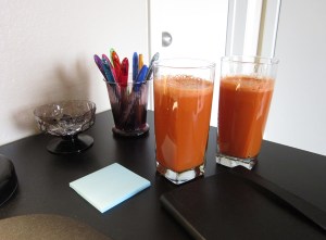 This is SO GOOD, and it's gorgeous... the apples mellow the bright orange carrots down into a juice of a deep, rich persimmon-like hue.