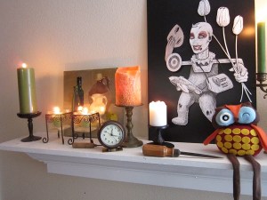 Close-up of the left side. The still life on the end is an original painting by Alerini, a French artist.