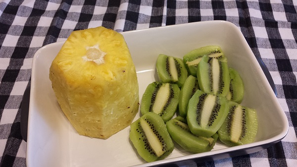 Fresh pineapple and kiwi fruit