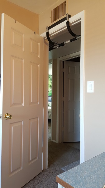 Door-frame (pull-up bar overhead)