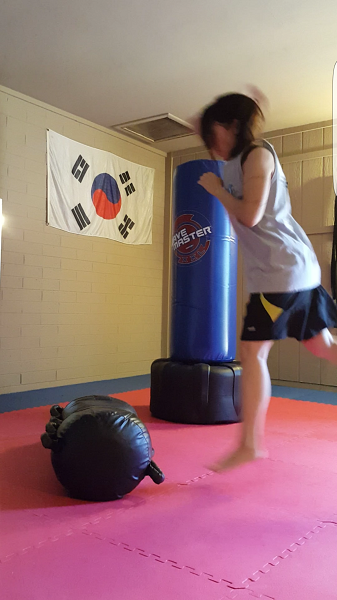 Downward elbow chop (set-up)