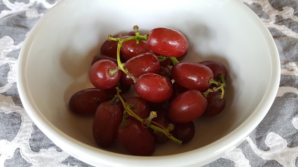 Seedless red grapes